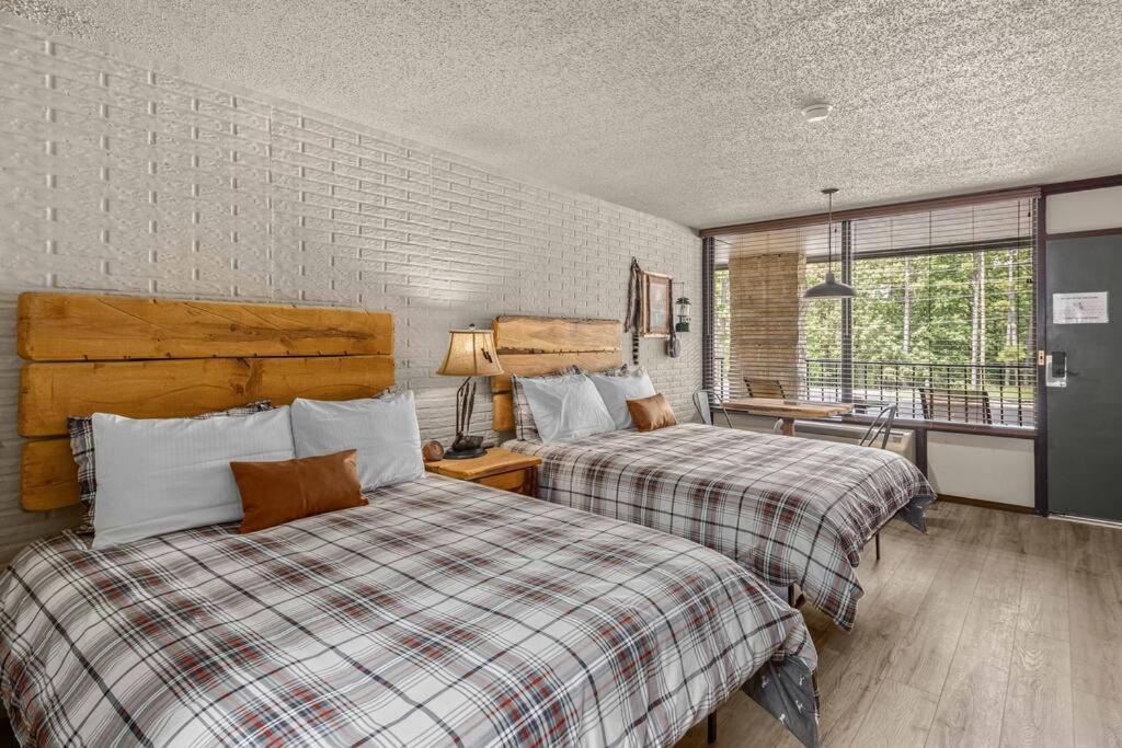 Stonegate Lodge 2 Queen Beds Wifi Tv Salt Water Pool Fire Pits #303 Eureka Springs Extérieur photo