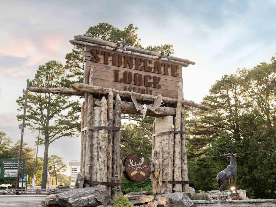 Stonegate Lodge 2 Queen Beds Wifi Tv Salt Water Pool Fire Pits #303 Eureka Springs Extérieur photo